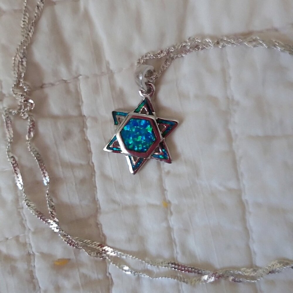 NWOT Australian Opal 925 Sterling Silver Star of David Pendant on 22" 925 Chain